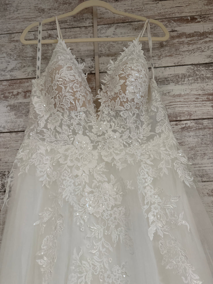 WHITE WEDDING GOWN (NEW) $1699