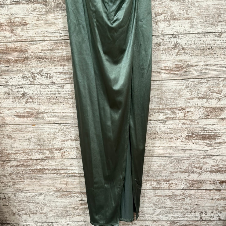 GREEN LONG EVENING GOWN