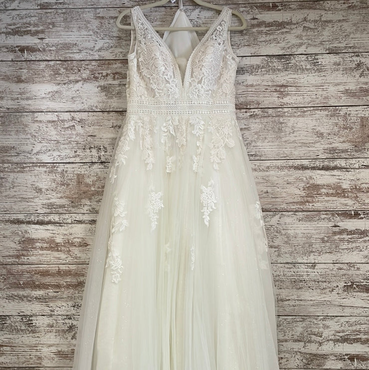 IVORY WEDDING GOWN & VEIL