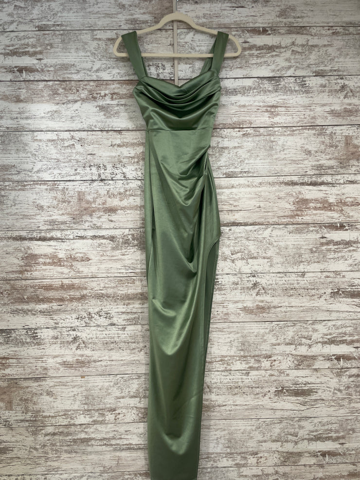 GREEN LONG EVENING GOWN