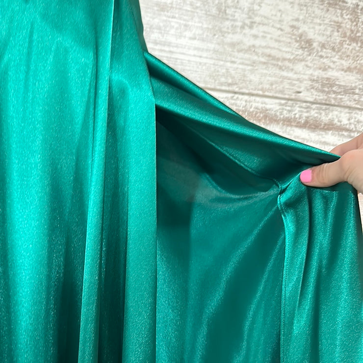 GREEN LONG EVENING GOWN