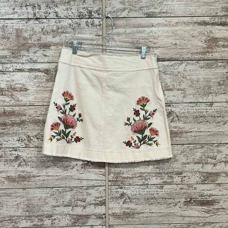 WHITE EMBROIDERED SKIRT