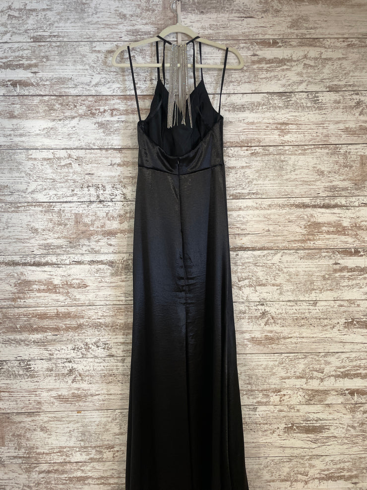 BLACK LONG DRESS W/BACK NECKLA