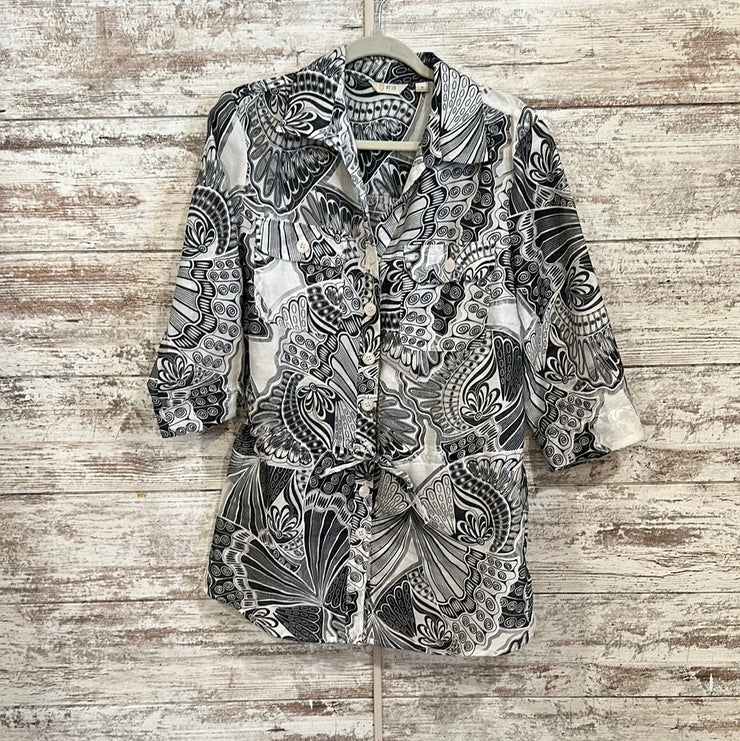 BLACK/WHITE SHORT SLEEVE TOP