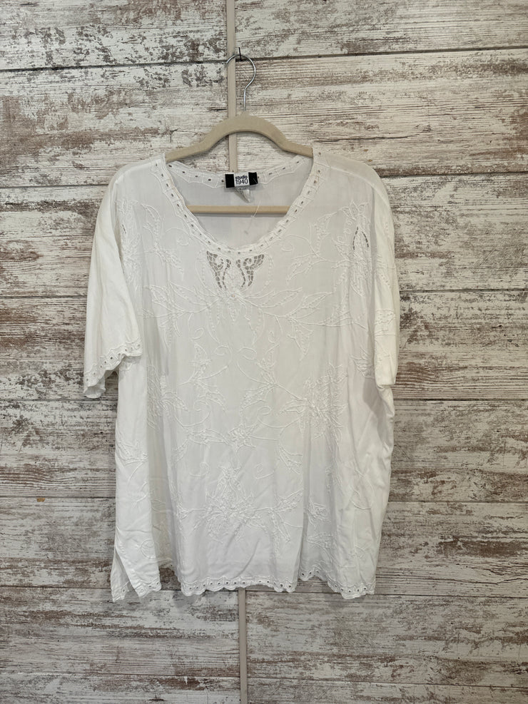 WHITE SHORT SLEEVE TOP (NEW)