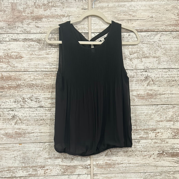 BLACK SLEEVELESS TOP