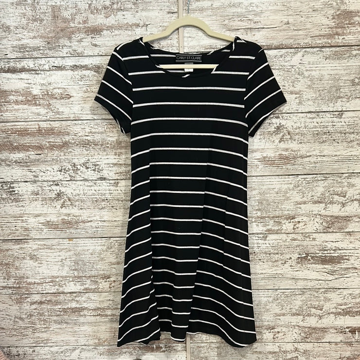 BLACK/WHITE STRIPED DRESS