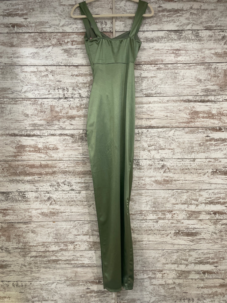 GREEN LONG EVENING GOWN
