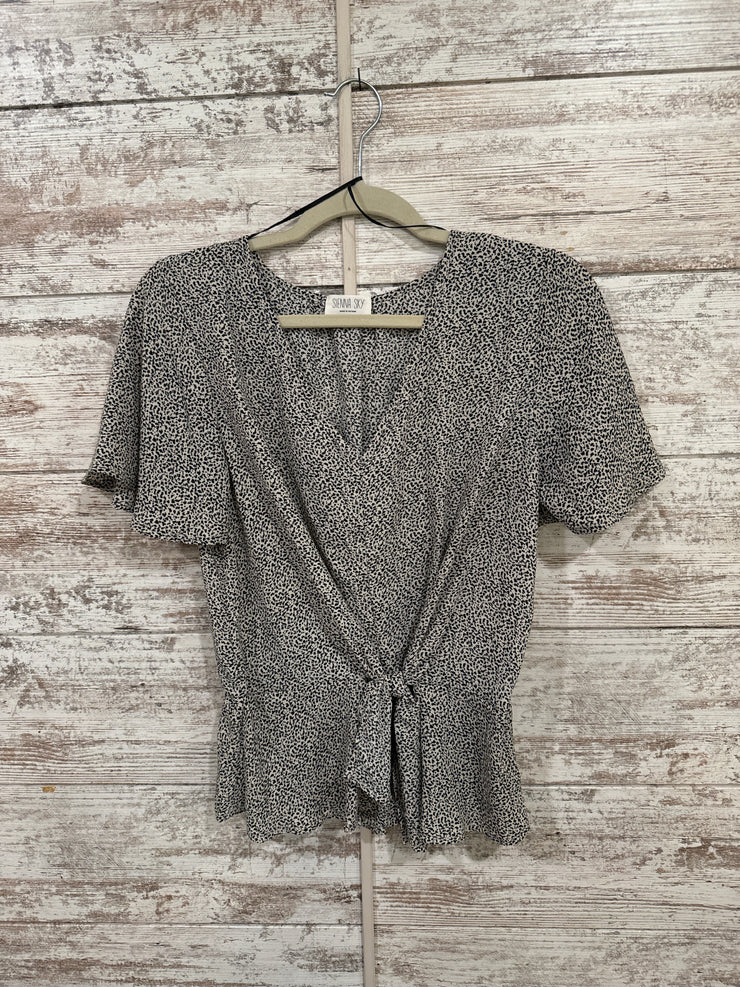 IVORY/BLACK SHORT SLEEVE TOP