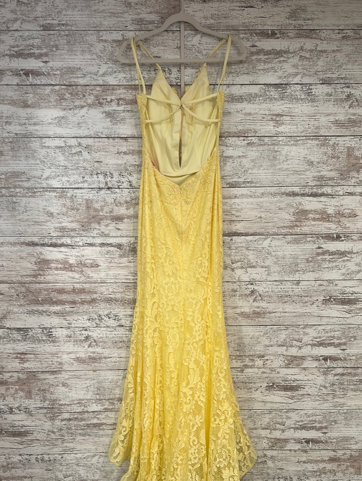 YELLOW LACE MERMAID GOWN