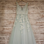 GREEN/WHITE FLORAL A LINE GOWN