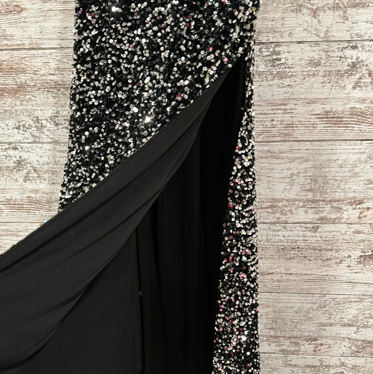 BLACK/SILVER LONG EVENING GOWN