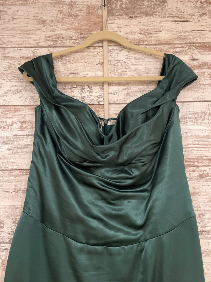 GREEN LONG EVENING GOWN