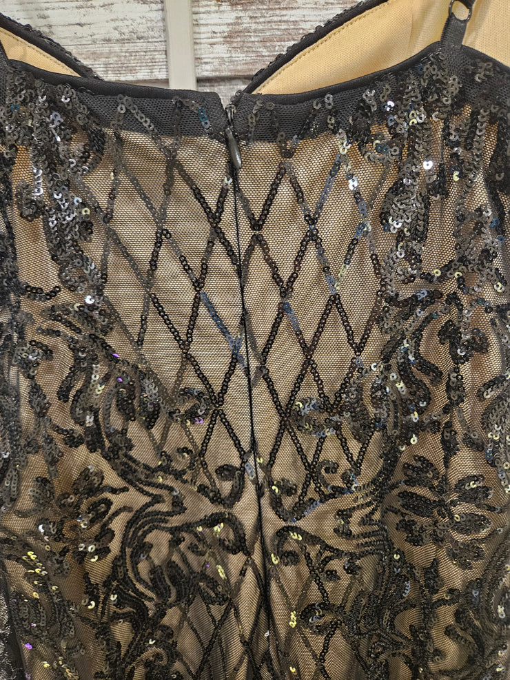 BLACK/NUDE SPARKLY SHORT DRESS