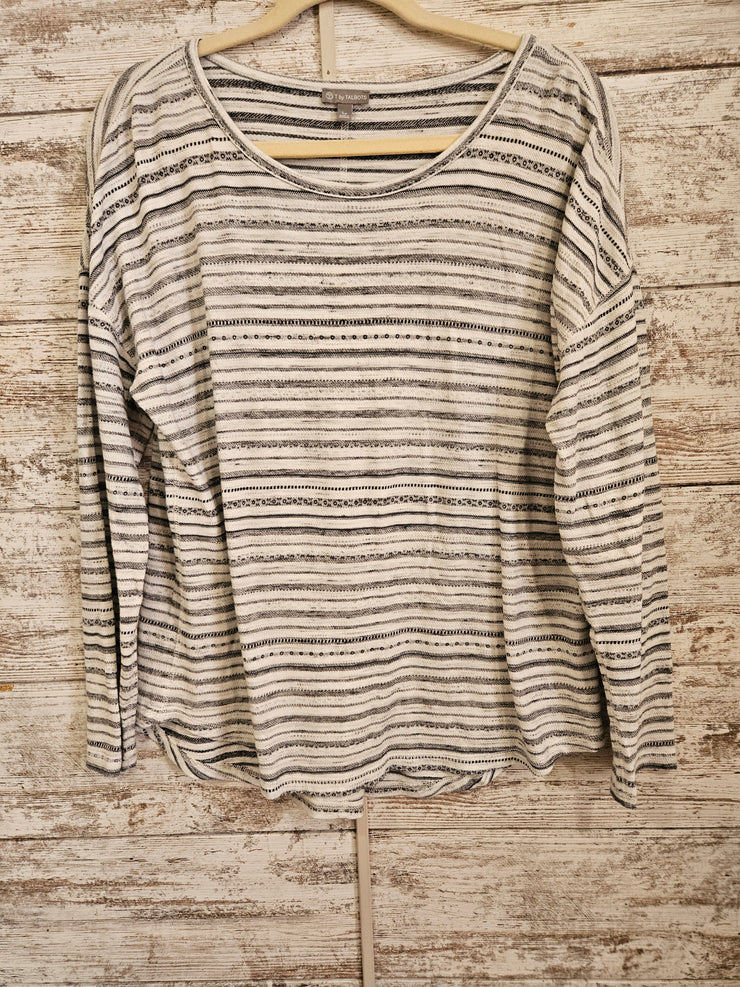 WHITE/GRAY STRIPED TOP