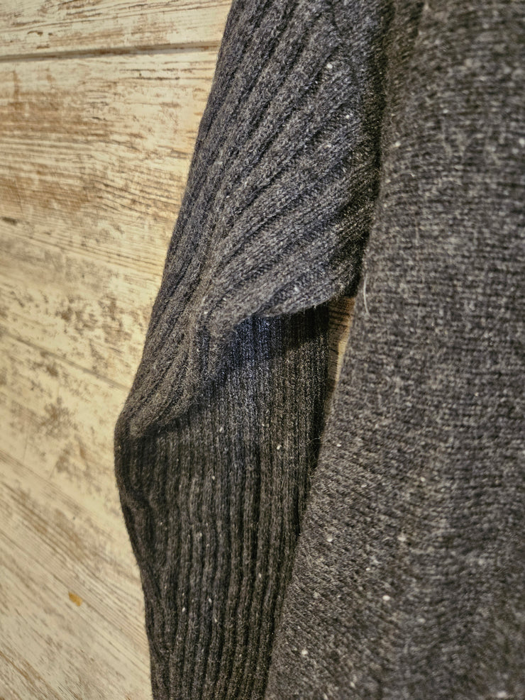 BLACK/GRAY LONG SWEATER