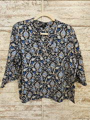 BLACK/FLORAL LONG SLEEVE TOP