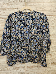 BLACK/FLORAL LONG SLEEVE TOP