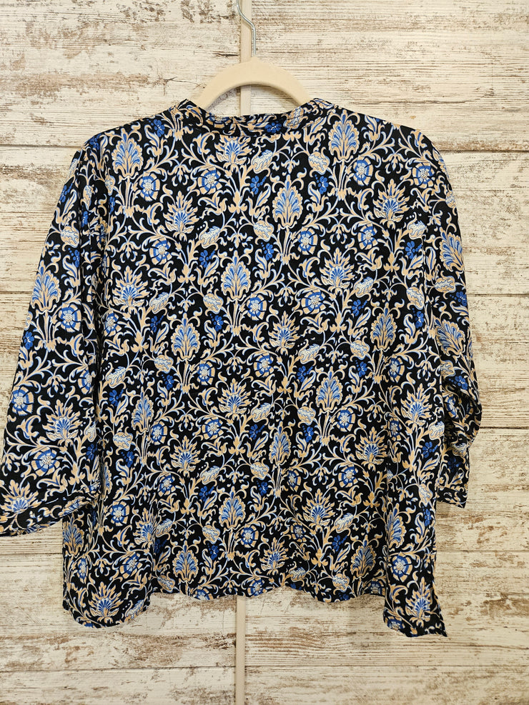 BLACK/FLORAL LONG SLEEVE TOP