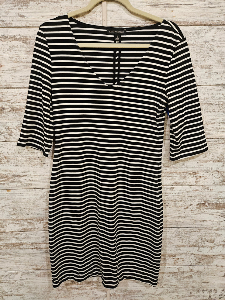 BLACK/WHITE STRIPED DRESS