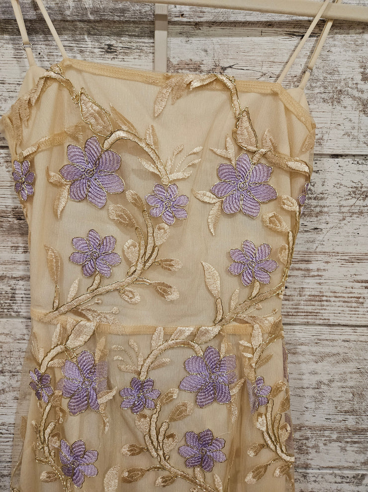 IVORY/PURPLE FLORAL SHORT DRES