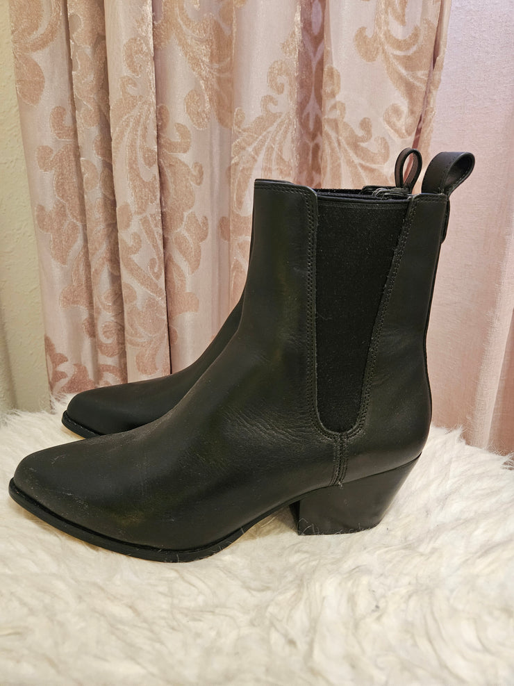 BLACK BOOTIES $248