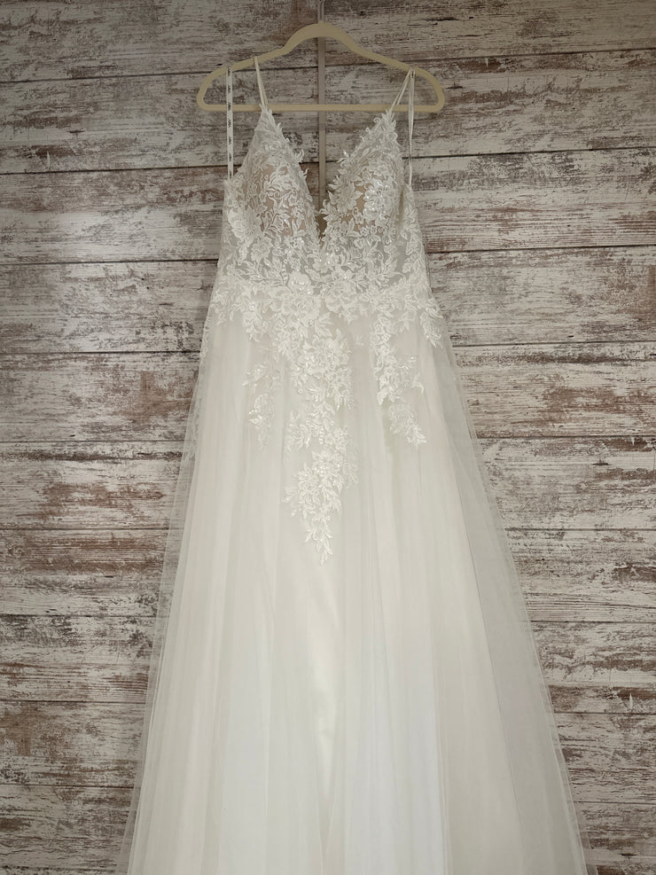 WHITE WEDDING GOWN (NEW) $1699