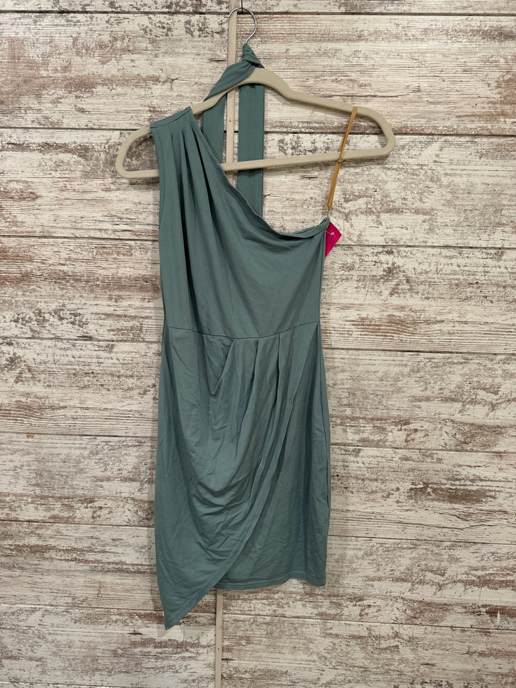GREEN ONE SHOULDER SHORT DRESS