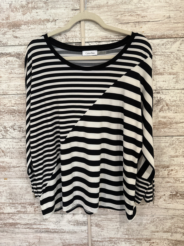 BLACK/WHITE LONG SLEEVE TOP