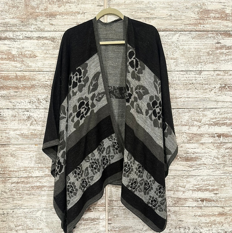 BLACK/GRAY PONCHO