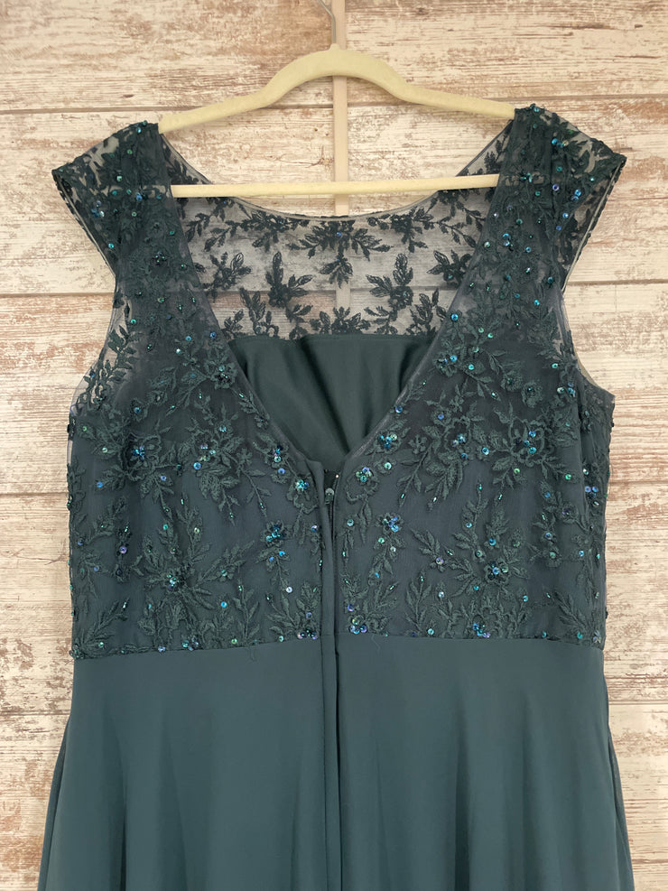 GREEN LONG EVENING GOWN