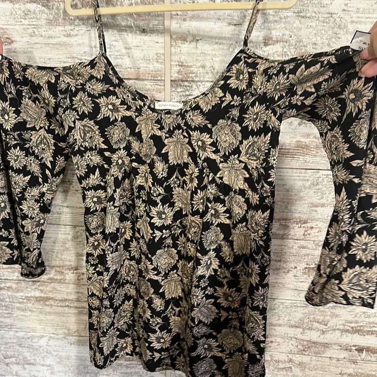 BLACK/IVORY LONG SLEEVE TOP