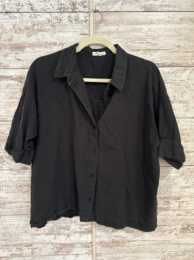 BLACK SHORT SLEEVE SHIRT