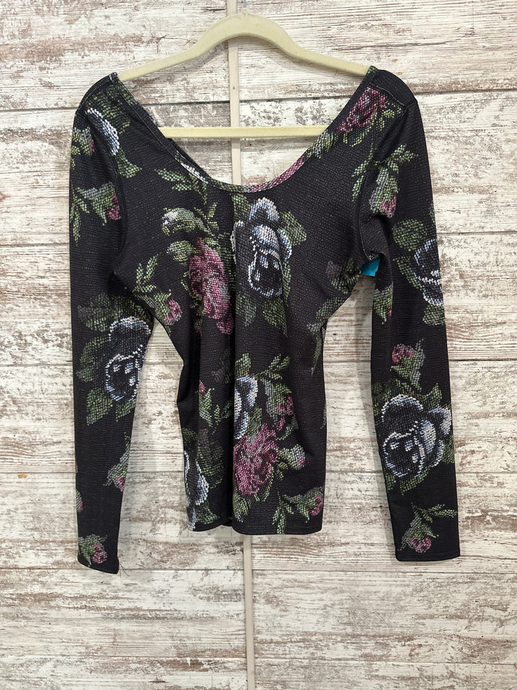 BLACK/FLORAL LONG SLEEVE