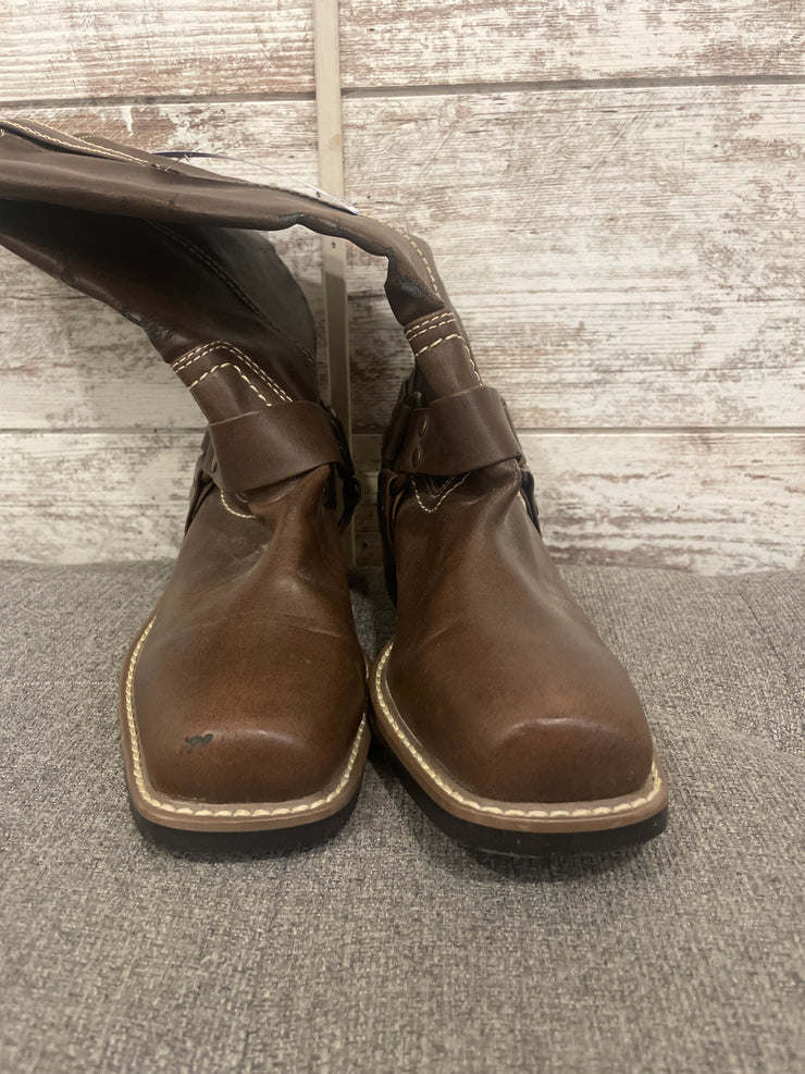 BROWN BOOTS