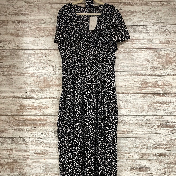 BLACK/WHITE MAXI DRESS (NEW)