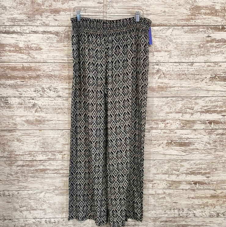BLACK/WHITE FLOWY PANTS