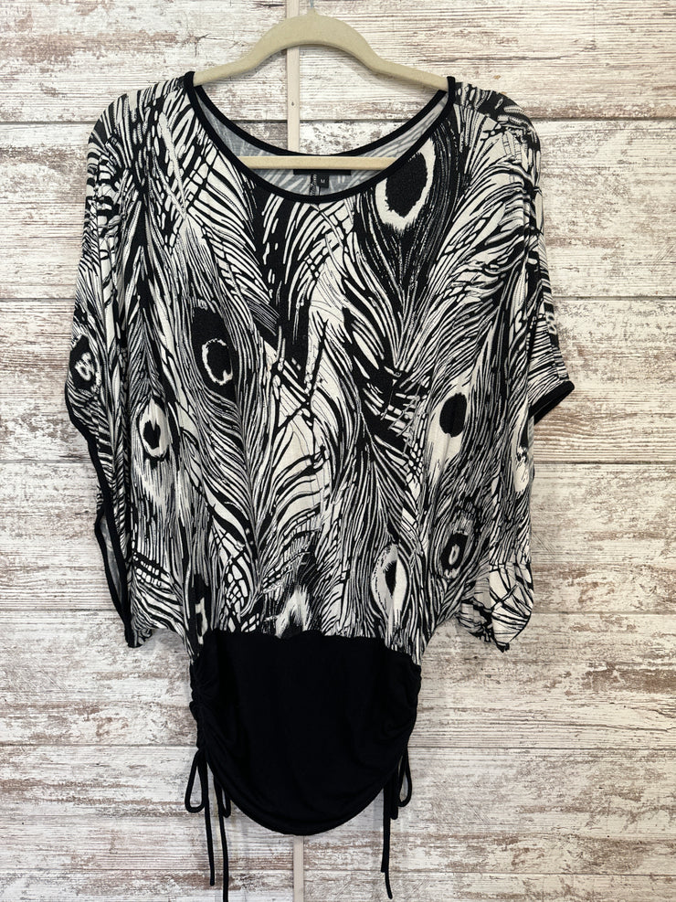 BLACK/WHITE SHORT SLEEVE TOP