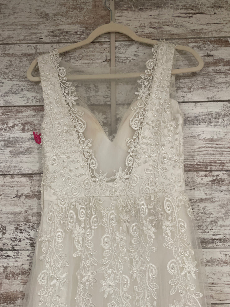 WHITE/FLORAL WEDDING GOWN