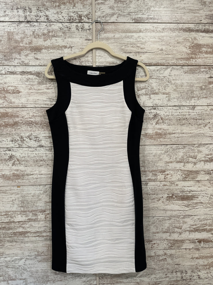 WHITE/BLACK SHORT DRESS