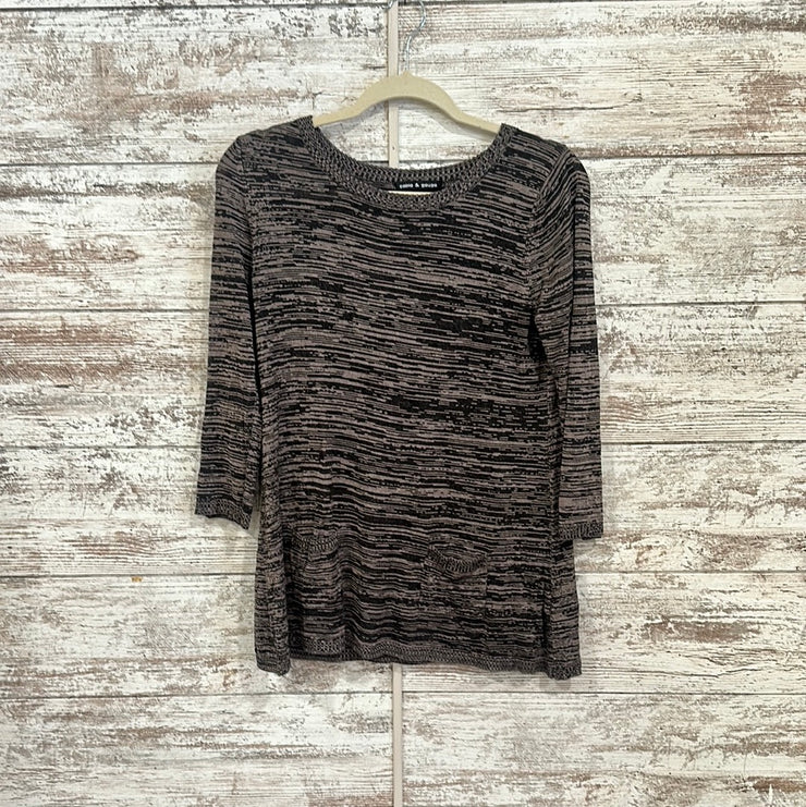 BLACK/GREEN LONG SLEEVE TOP