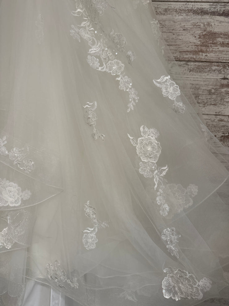 WHITE WEDDING GOWN (NEW) $1920