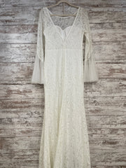 IVORY LACE WEDDING GOWN