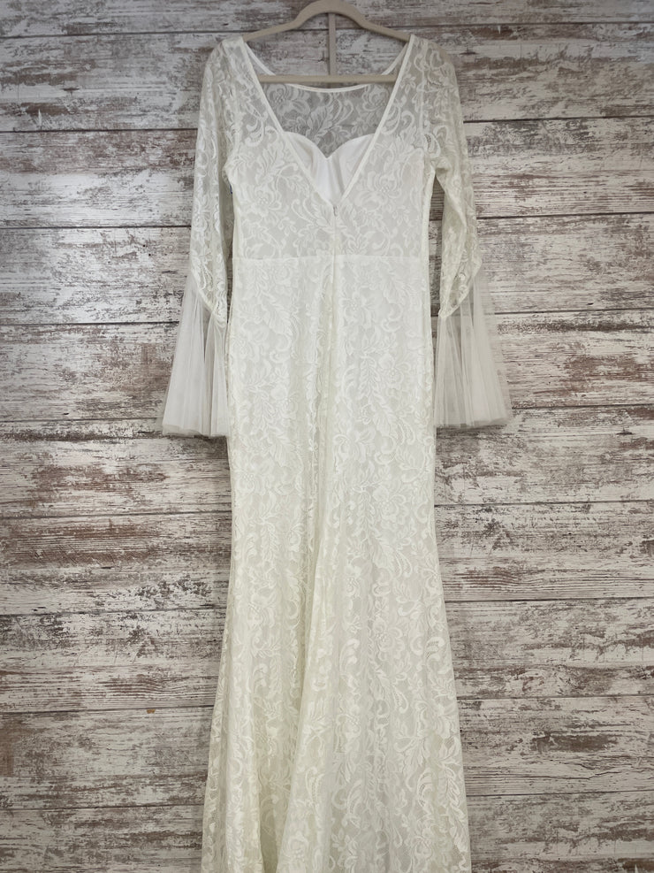 IVORY LACE WEDDING GOWN