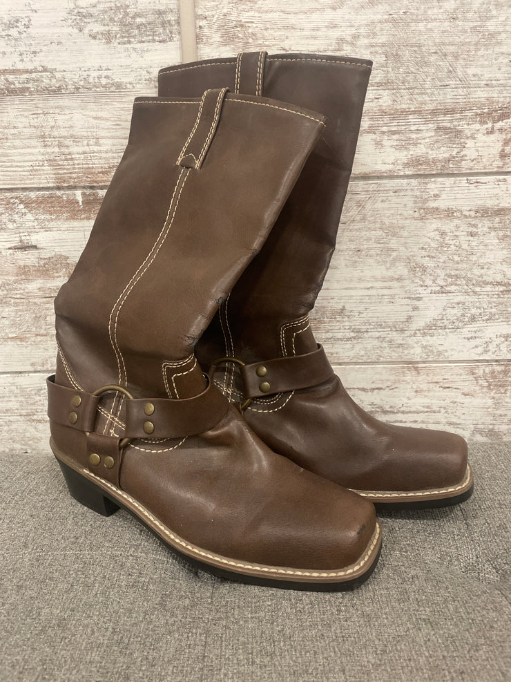BROWN BOOTS