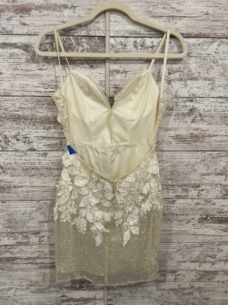 IVORY/FLORAL SHORT DRESS