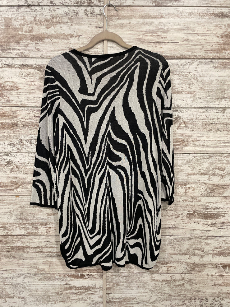 BLACK/WHITE TUNIC $129