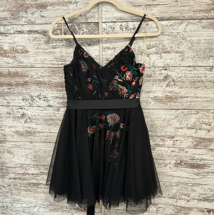 BLACK/FLORAL SHORT DRESS
