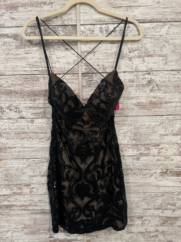 BLACK/NUDE SHORT DRESS (NEW)