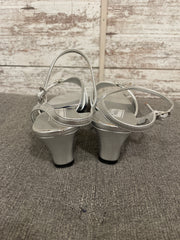 SILVER KITTEN HEEL SHOES (NEW)